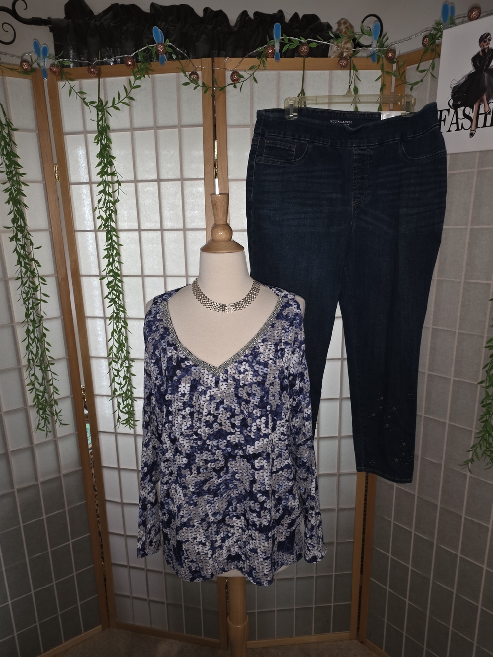 Juicy Couture Navy and White Floral-Print Cropped V-Neck Top And Chicos Jeggings